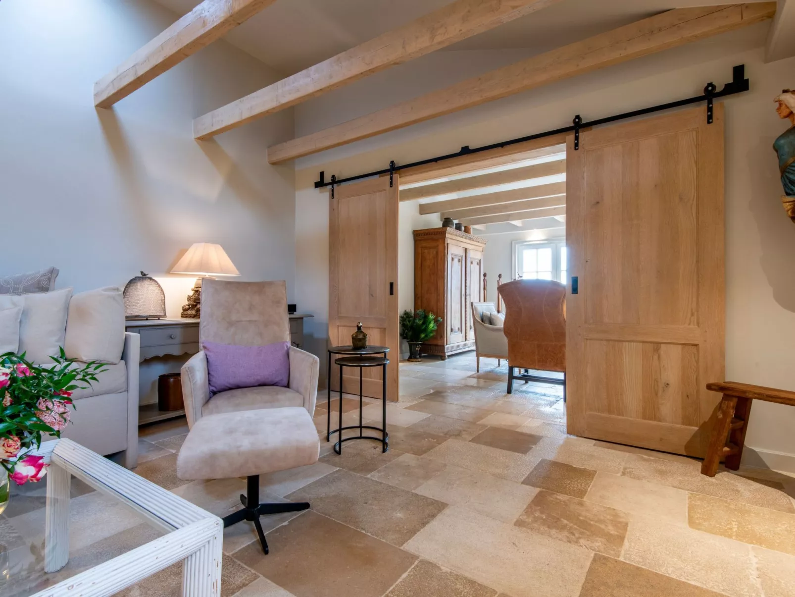 In Großmorsum mit Terrasse und Grill-Binnen