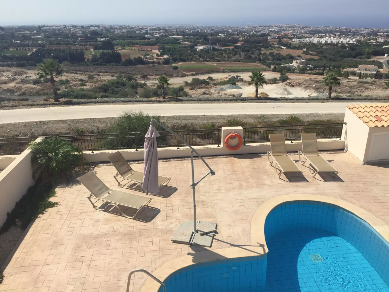 Modernes Ferienhaus mit Pool in Tremithousa-Buiten