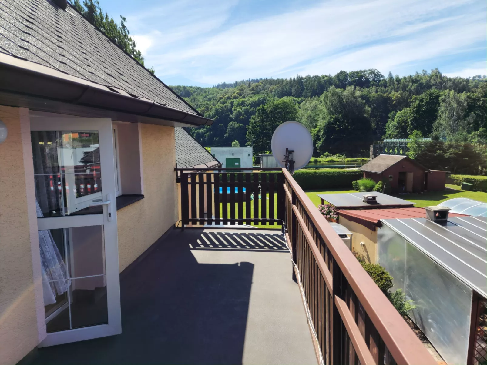 Mit Garten und Pools-Binnen