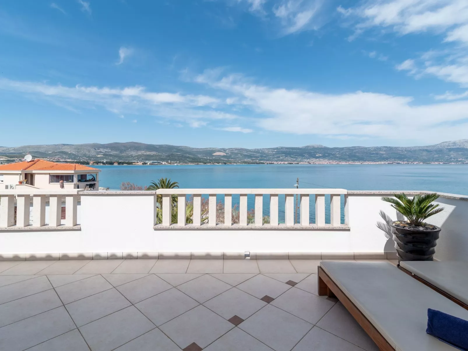 Geräumige Ferienwohnung mit Meerblick-Binnen