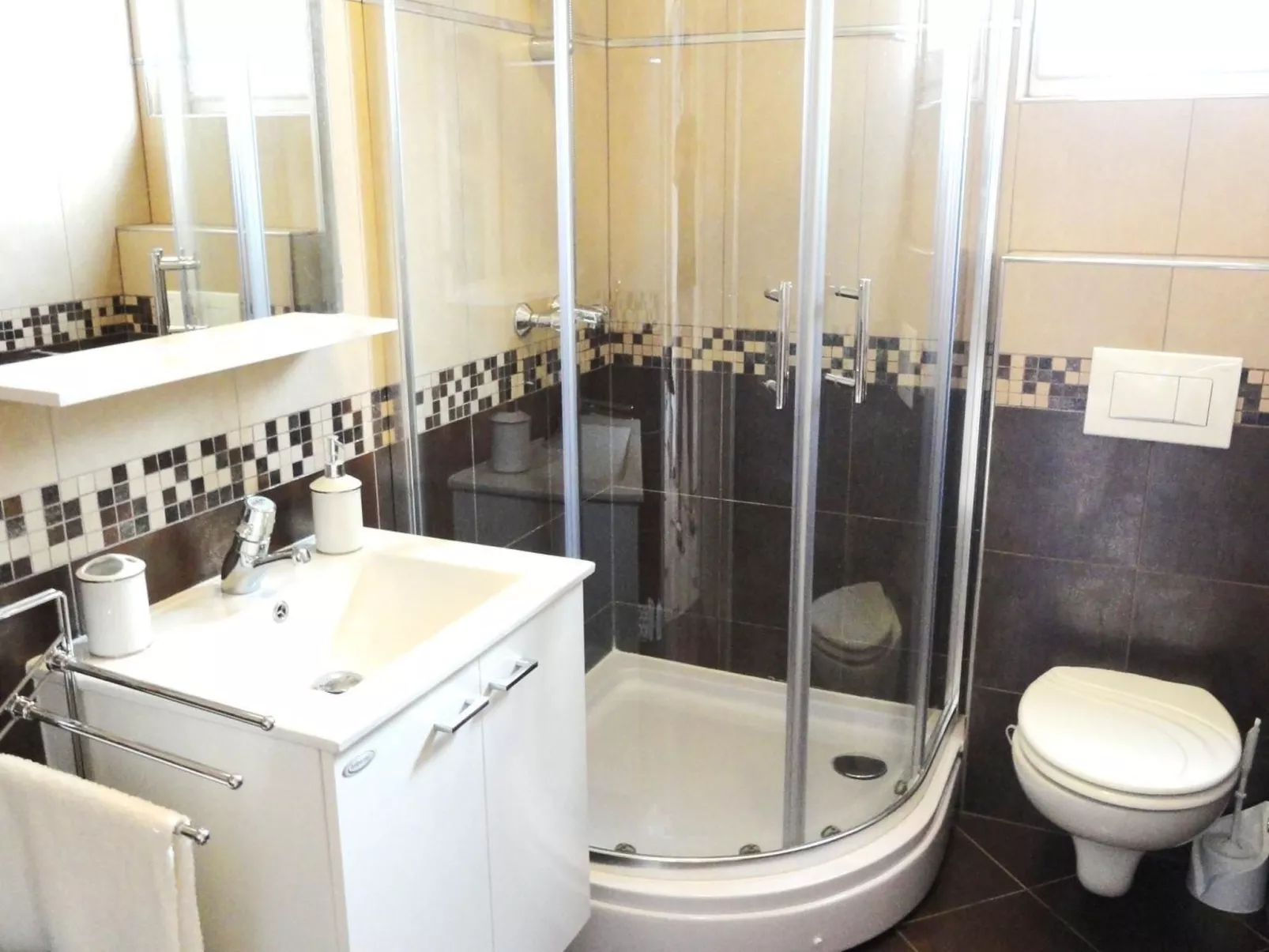 Adriatic Escape-Binnen