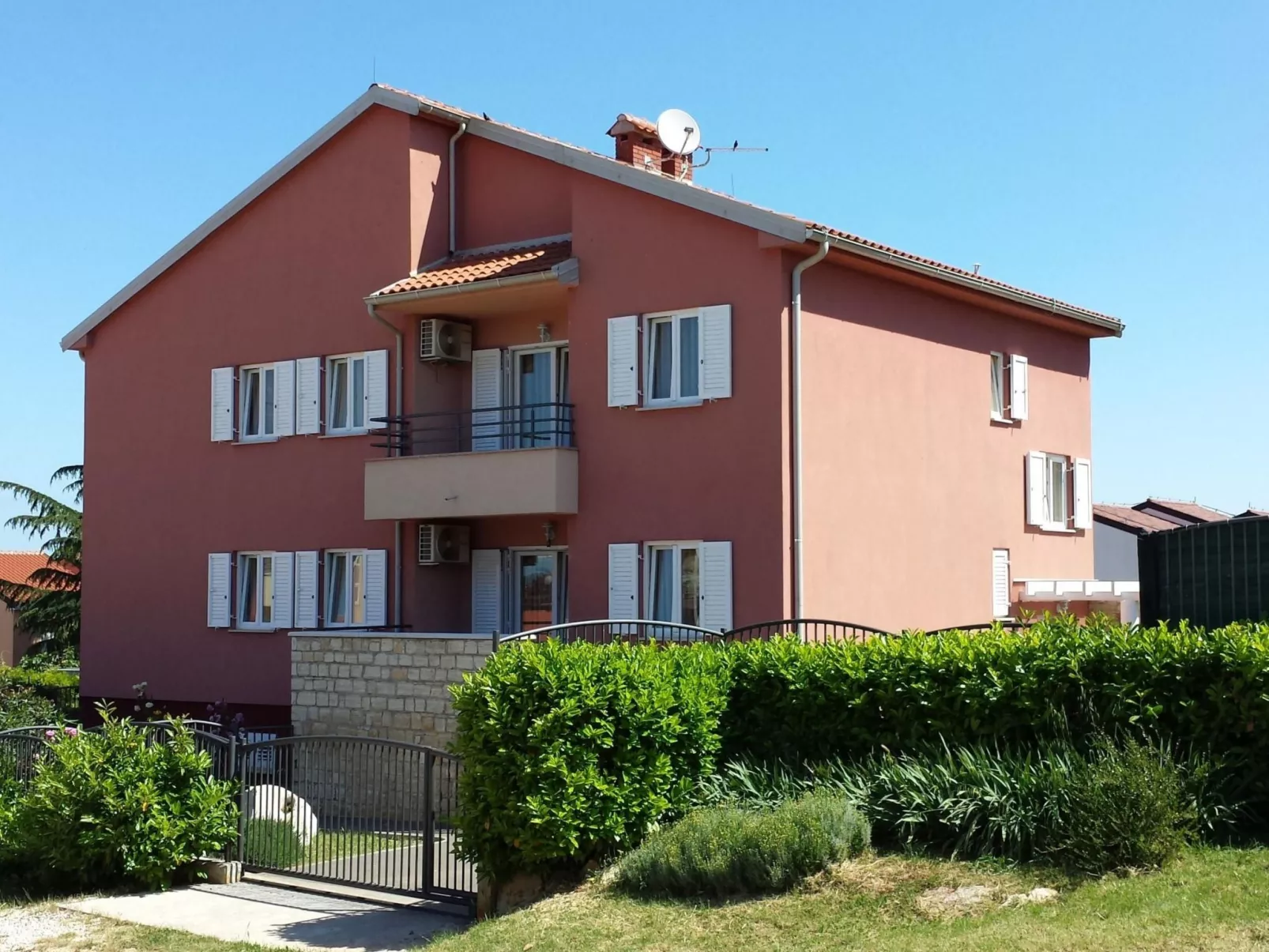 Strandnahe Ferienwohnung mit großem Garten-Binnen