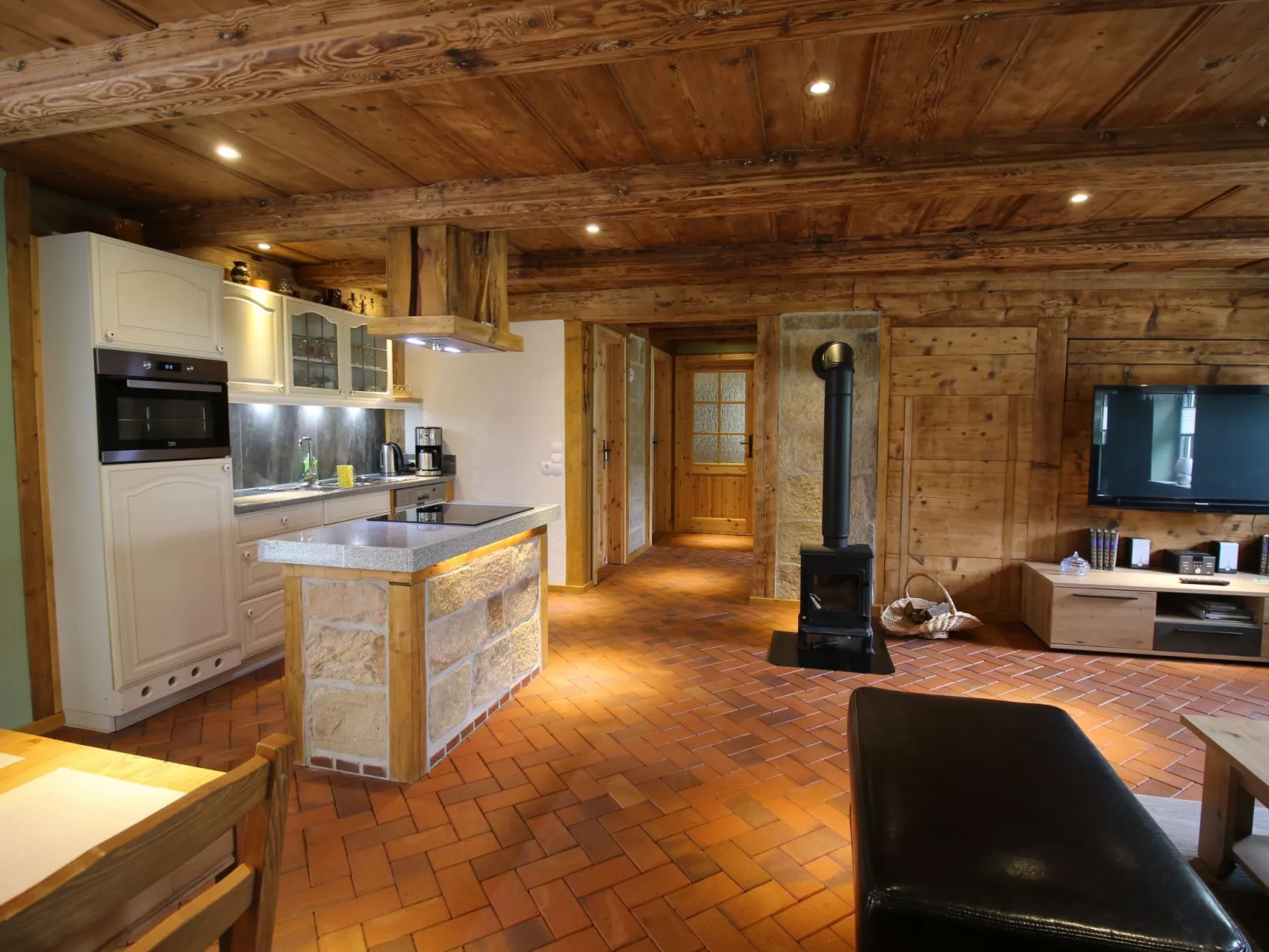 Appartement mit Garten, Grill und Terrasse-Binnen