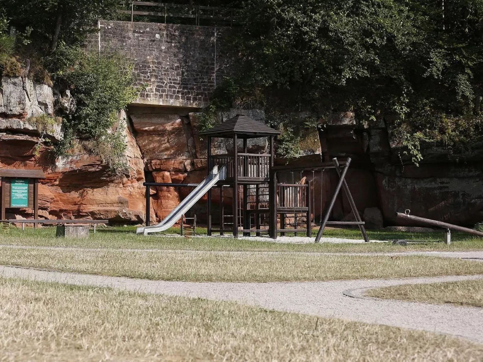 Mit Terrasse und Garten Südeifel-Binnen