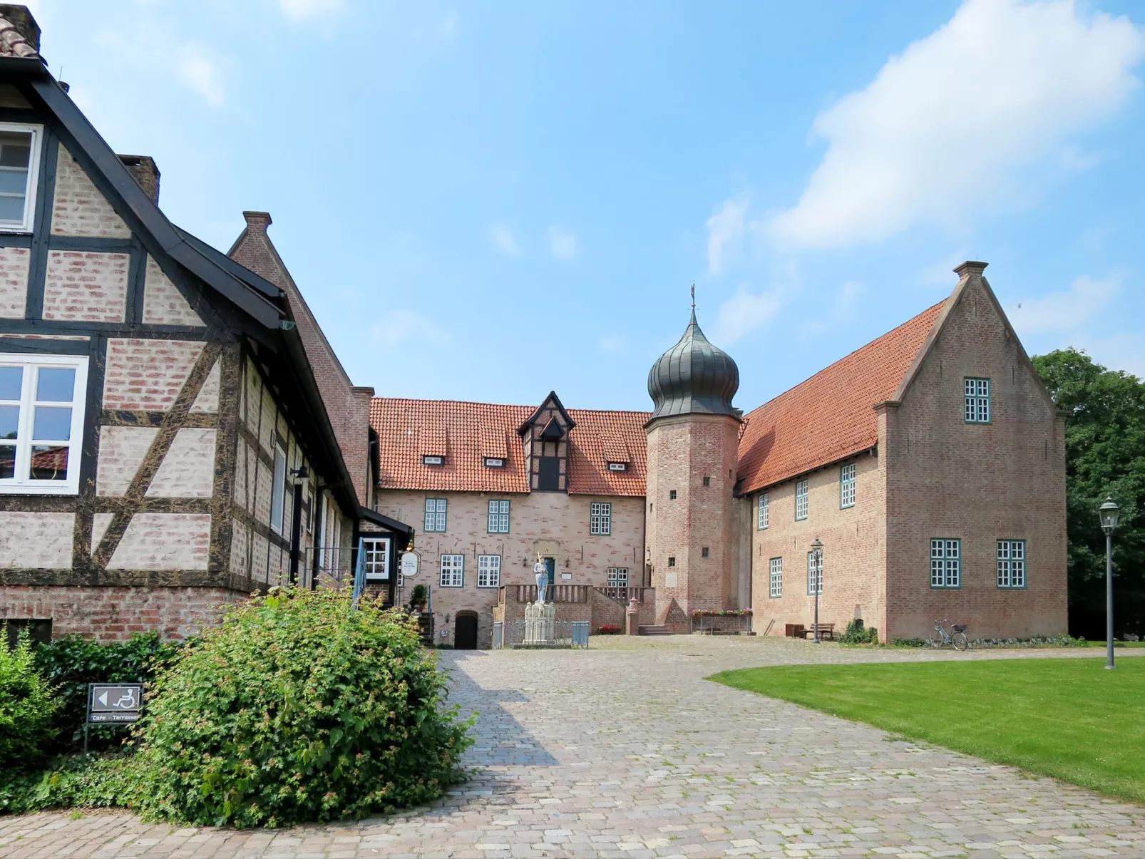 Mit Indoorpool, Garten und Partyraum-Omgeving