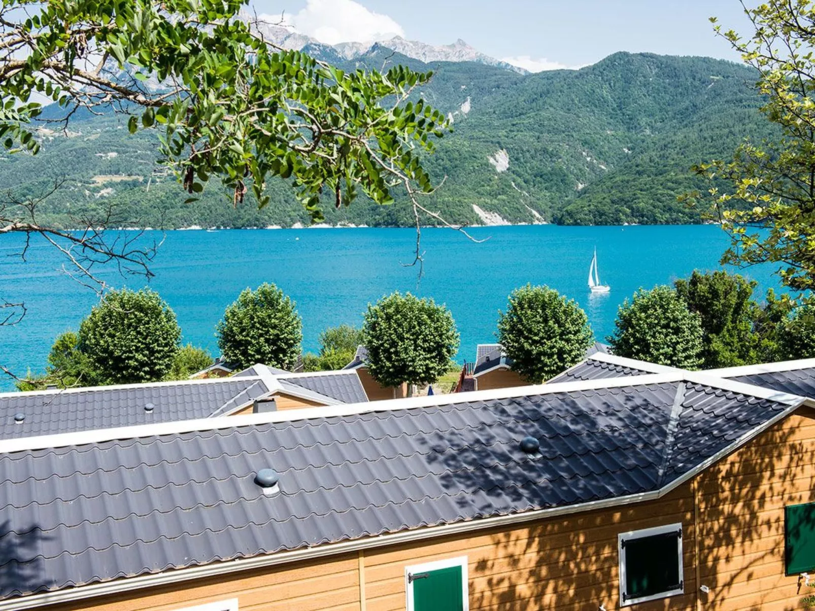 Gemütliches Chalet am Ufer des Sees von Serre-Ponçon-Binnen