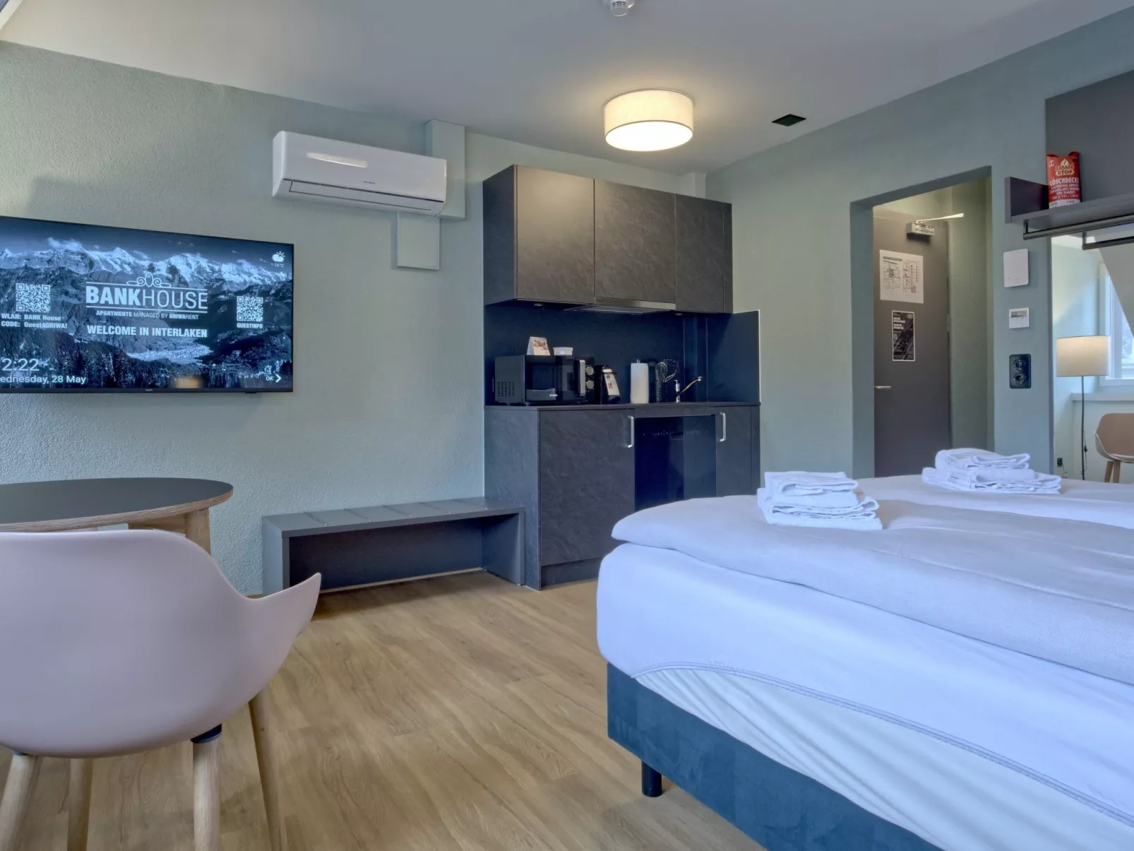 BankHouse StudioM405