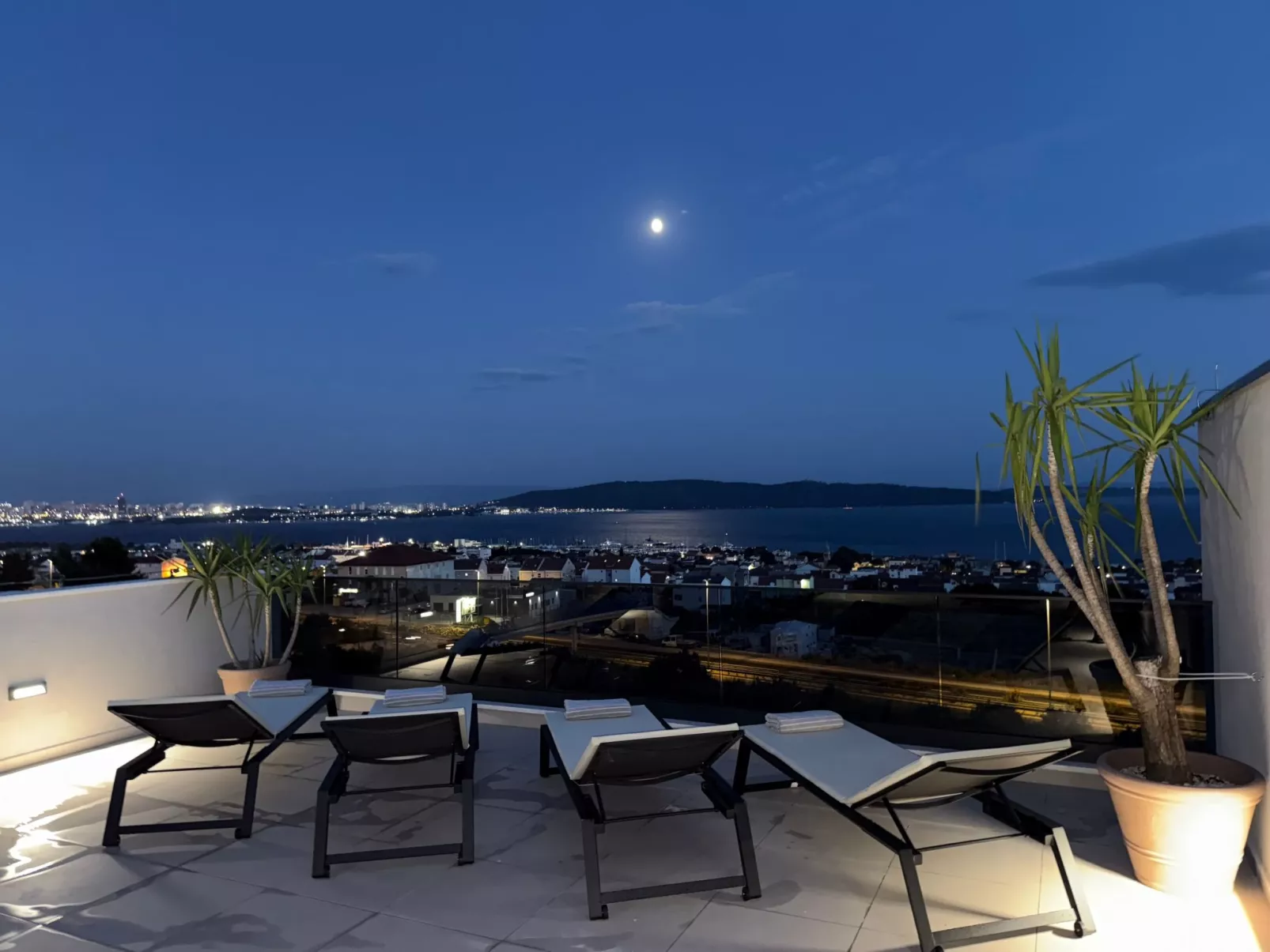 "Magnificent Lux View"-Buiten