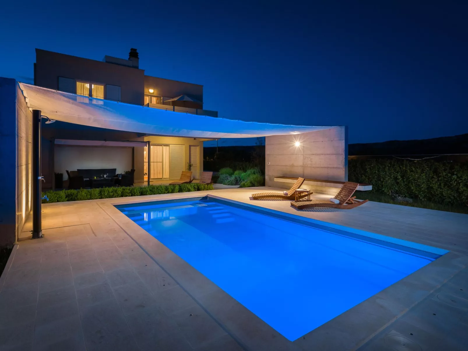 In Dugopolje mit Beheiztem Pool-Buiten