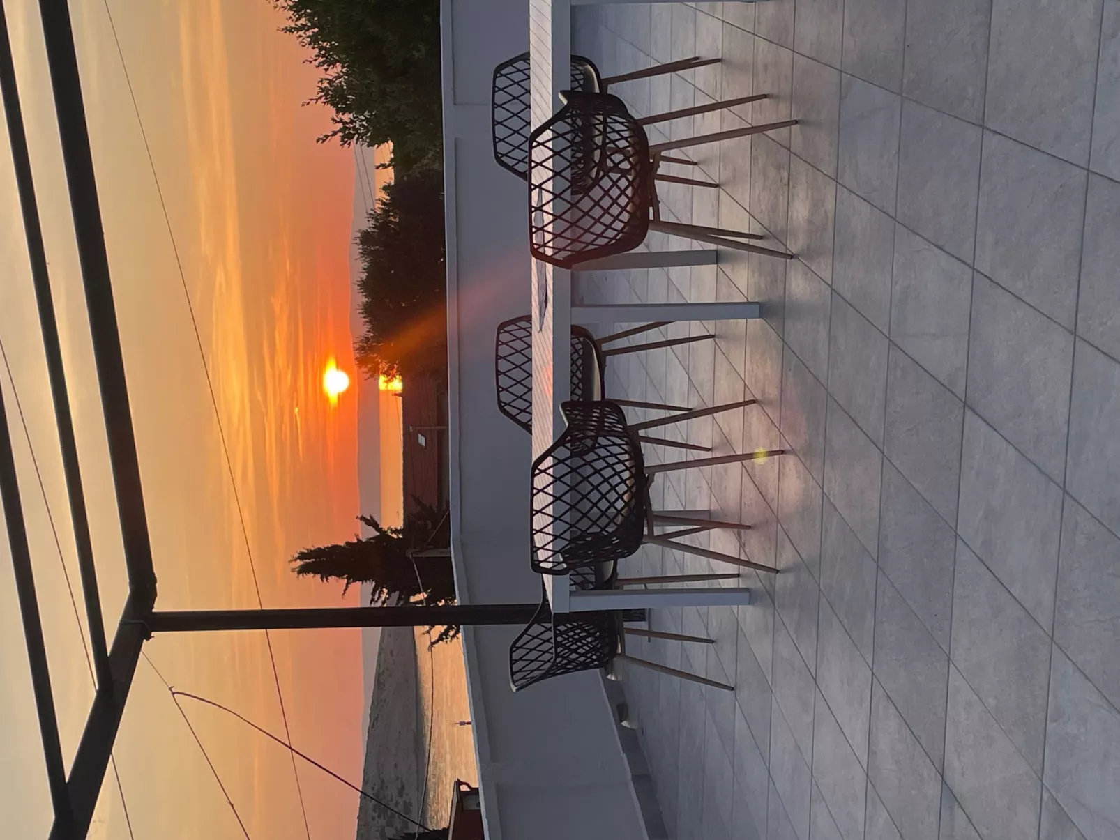 Mit Blick auf das Wasser-Binnen