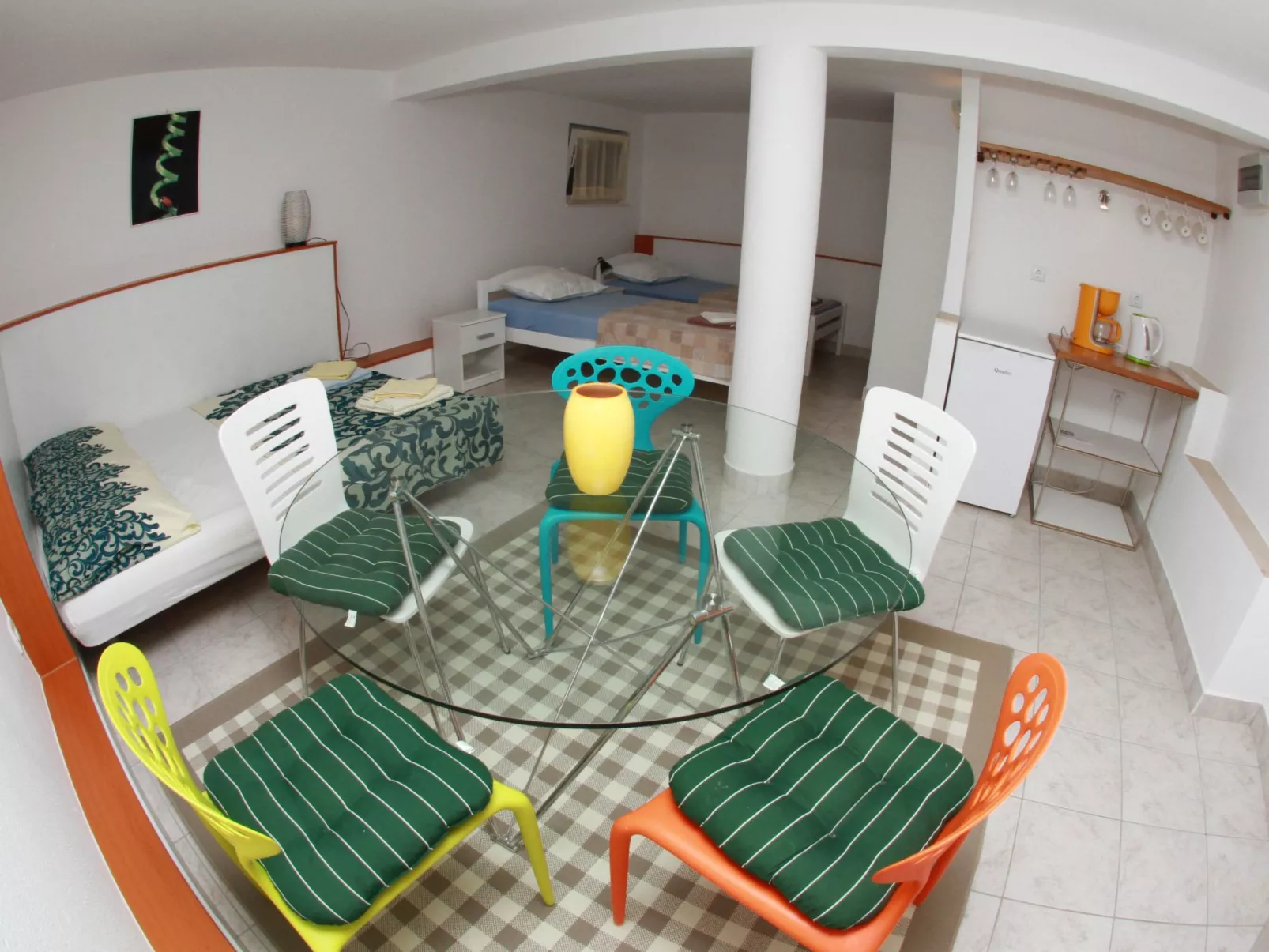 Geräumige Ferienvilla mit Pool und Meerblick-Binnen