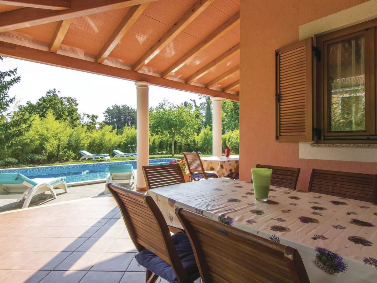 Valmonida mit Pool-Binnen