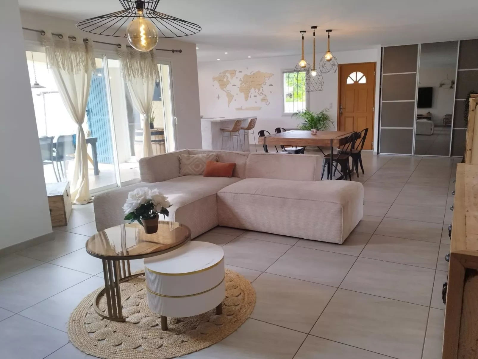 Charmantes Haus mit Pool und Garten-Binnen