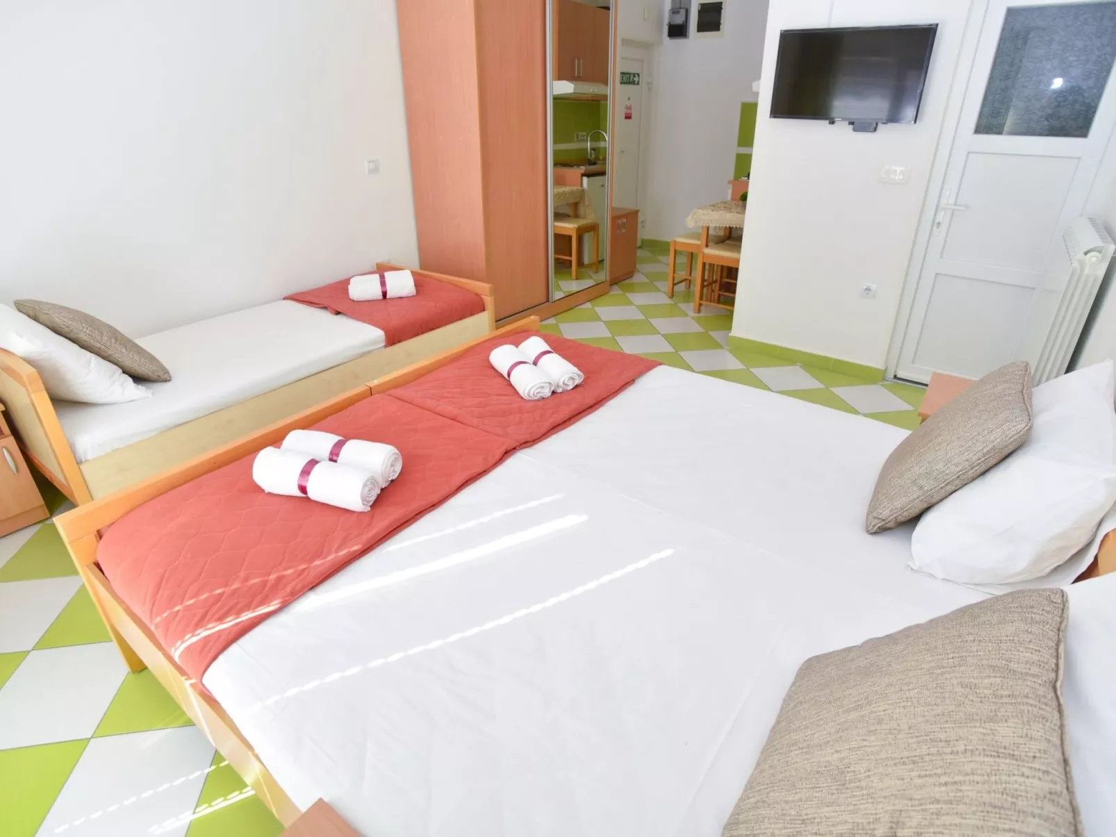 Studio-Apartment mit Balkon-Image-tags.info