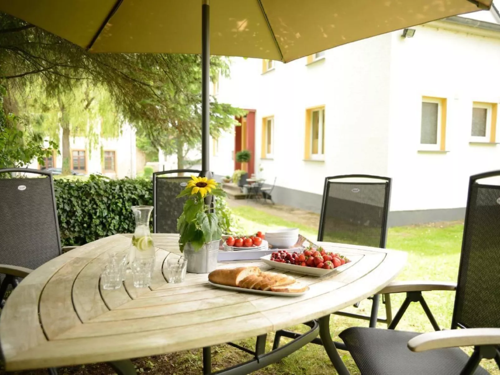 Ruhiges Ferienhaus in Lommersdorf mit Garten-Binnen
