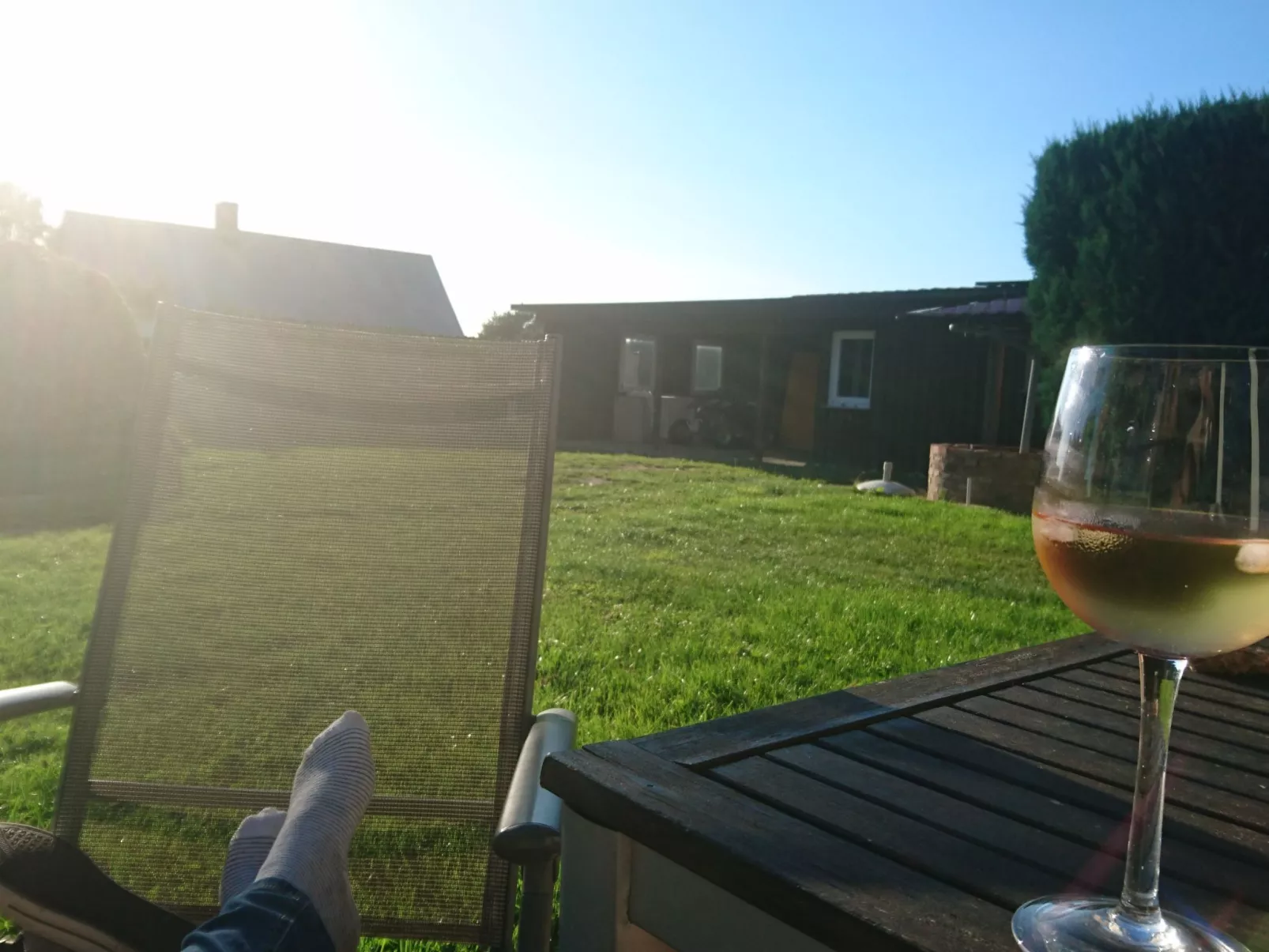 Wunderschönes Ferienhaus mit Garten und Terrasse-Buiten