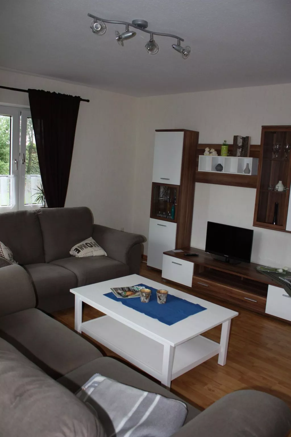 Mit kleinem Garten und Grill-Binnen