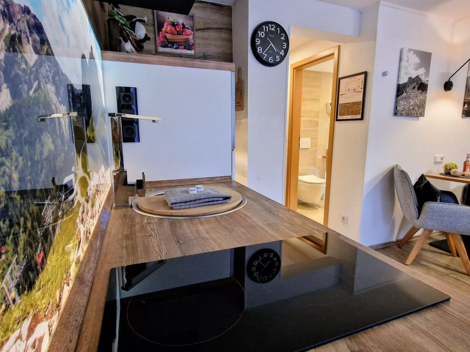 Studio mit Küche, Bad und Süd Balkon und Bergblick-Binnen