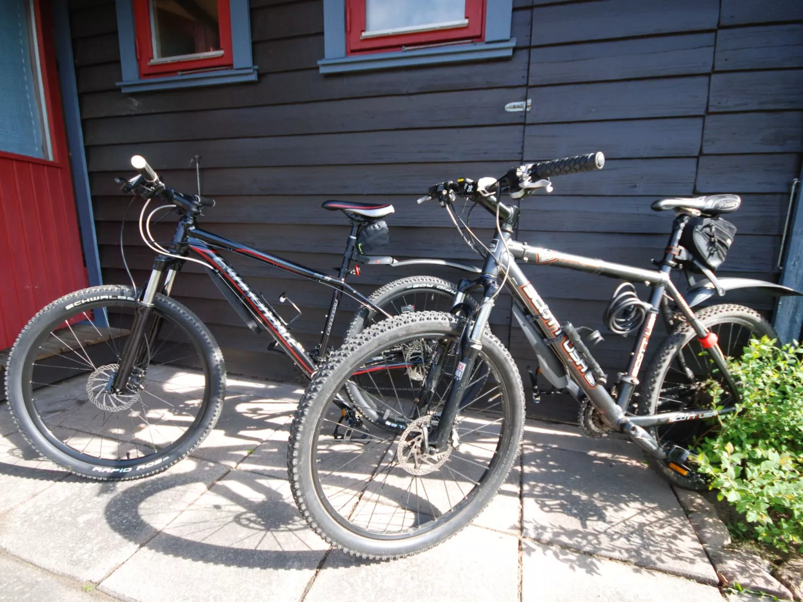 In Tibro mit Kleinem Garten-Binnen