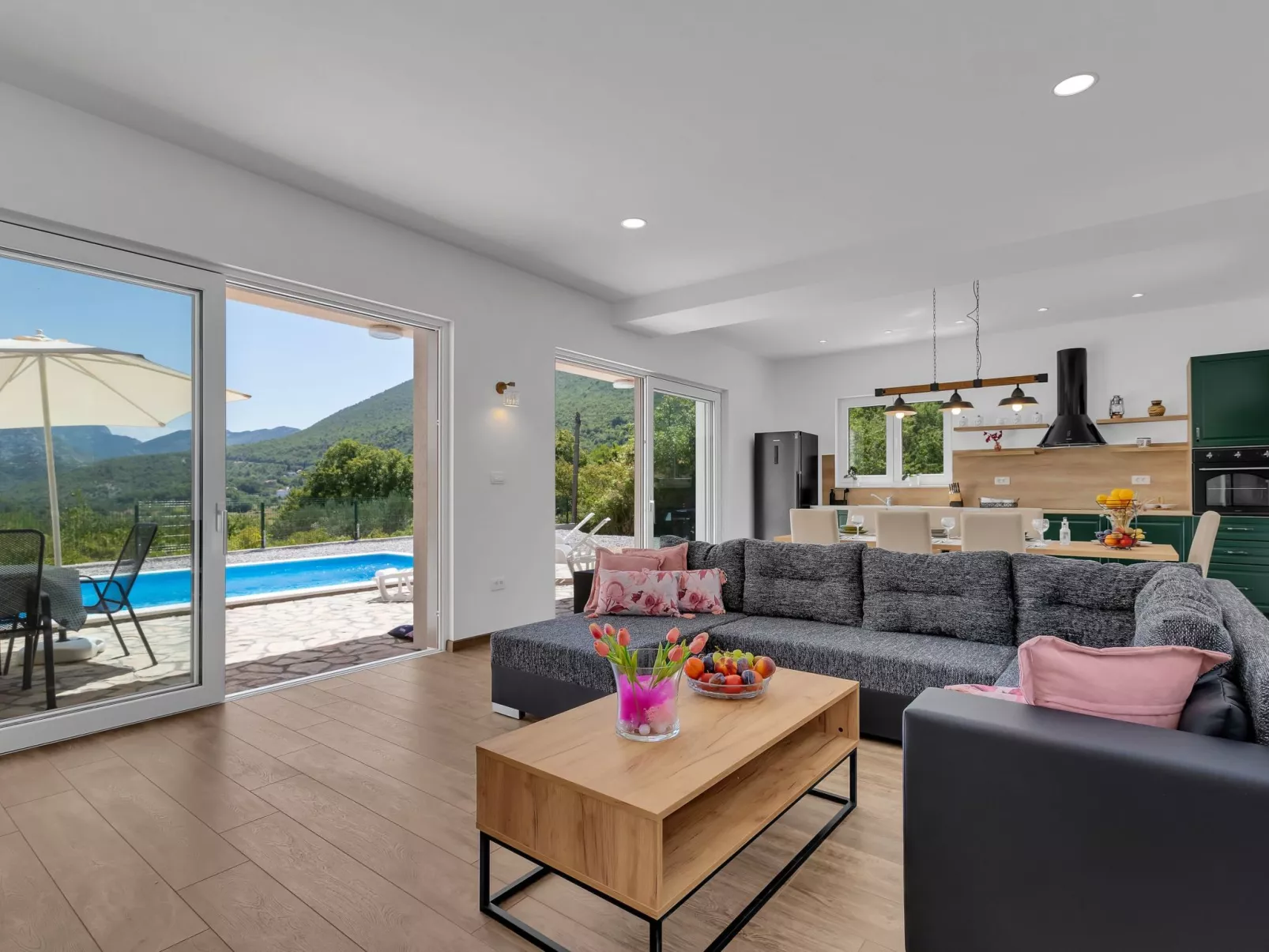 Alleinstehende Villa Slime mit Pool und Garten-Binnen