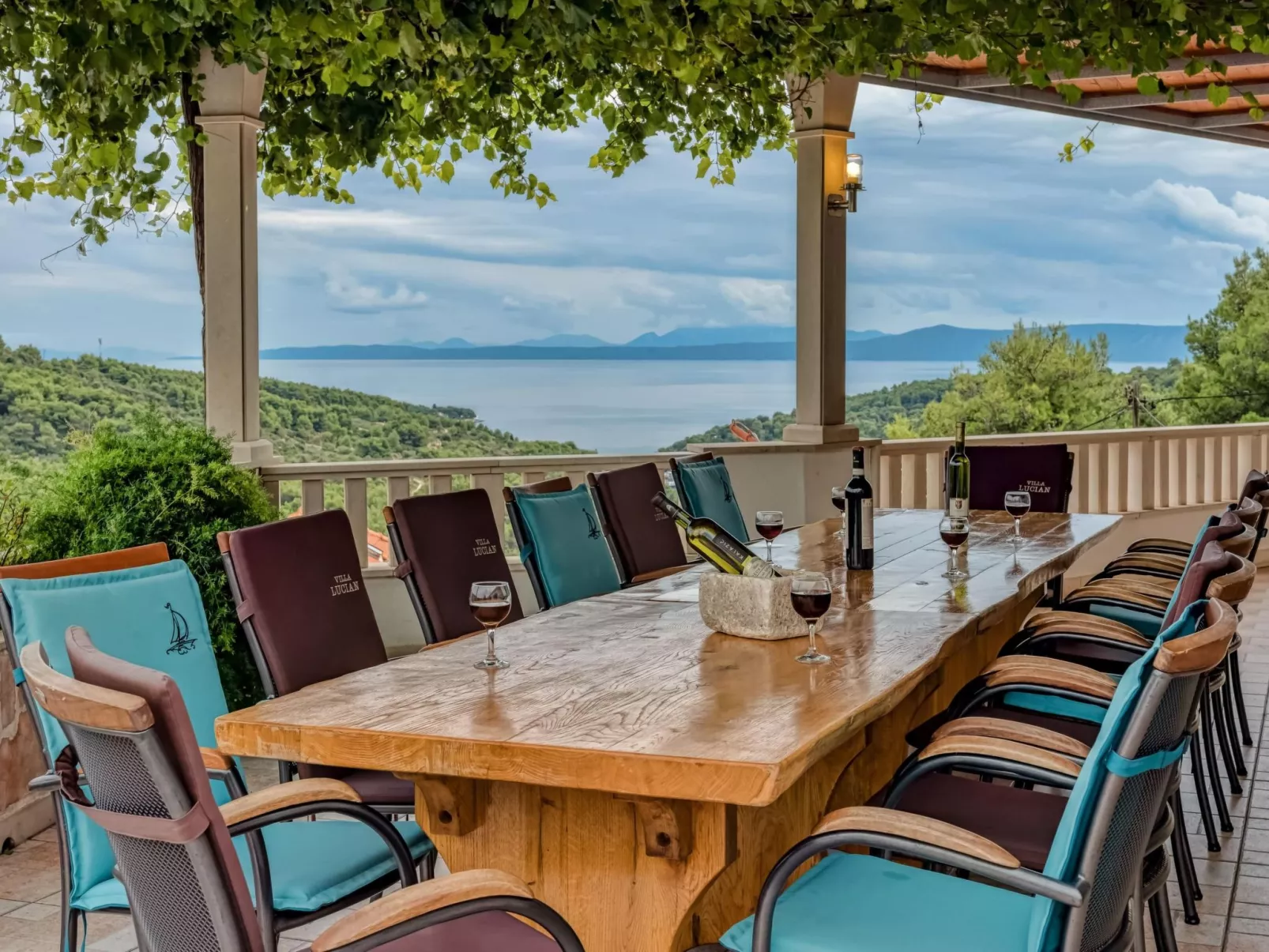 Ferienvilla "Lucian" mit Blick auf das Wasser-Buiten