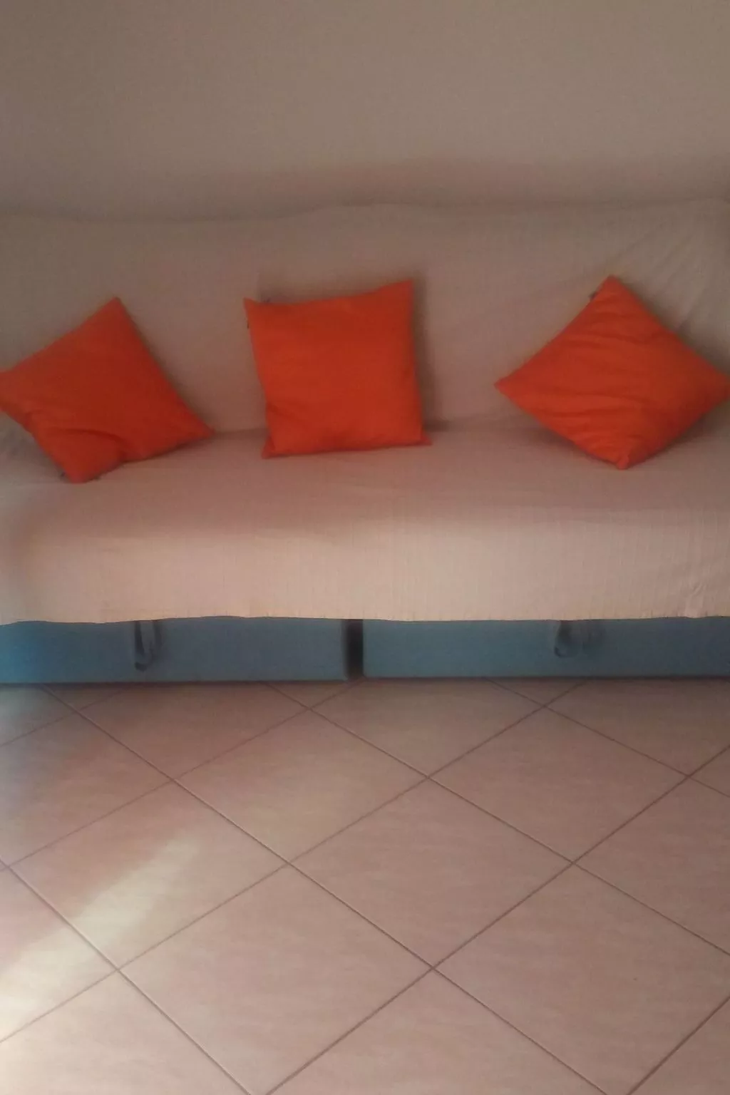 "Apartment Mate 3"-Binnen