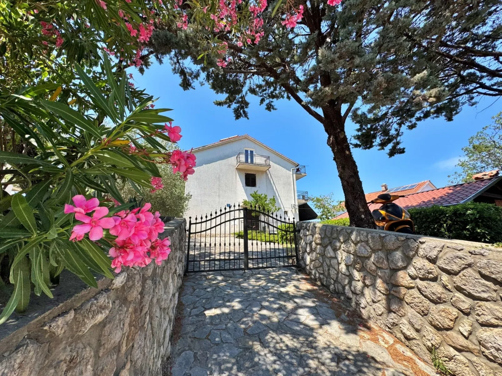 Apartment Lure-Image-tags.info