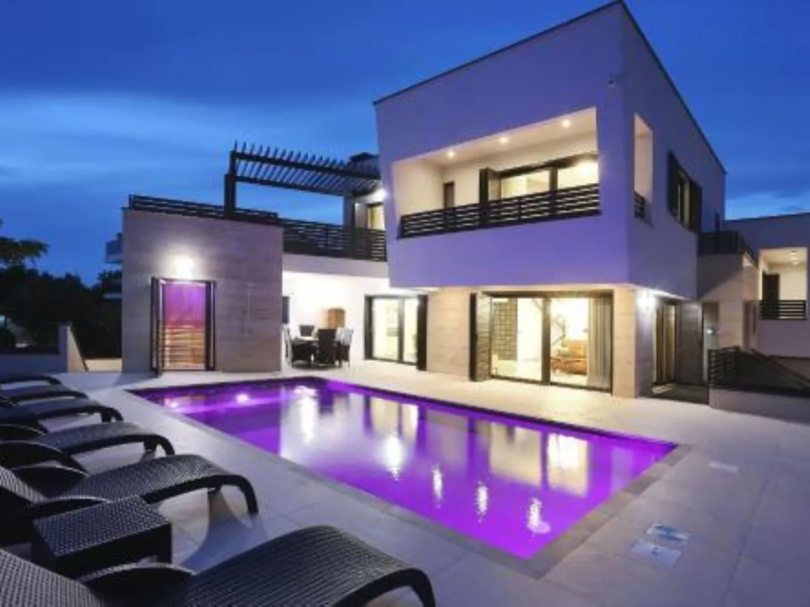 Villa Petra mit beheiztem Pool und Sauna-Buiten