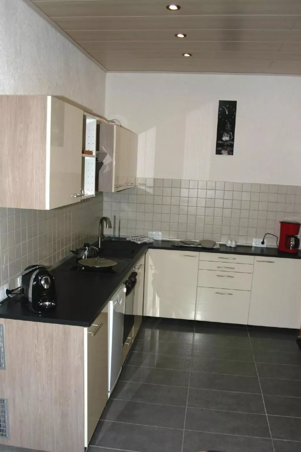 Helle Ferienwohnung in Mehren mit Eigenem Garten-Binnen