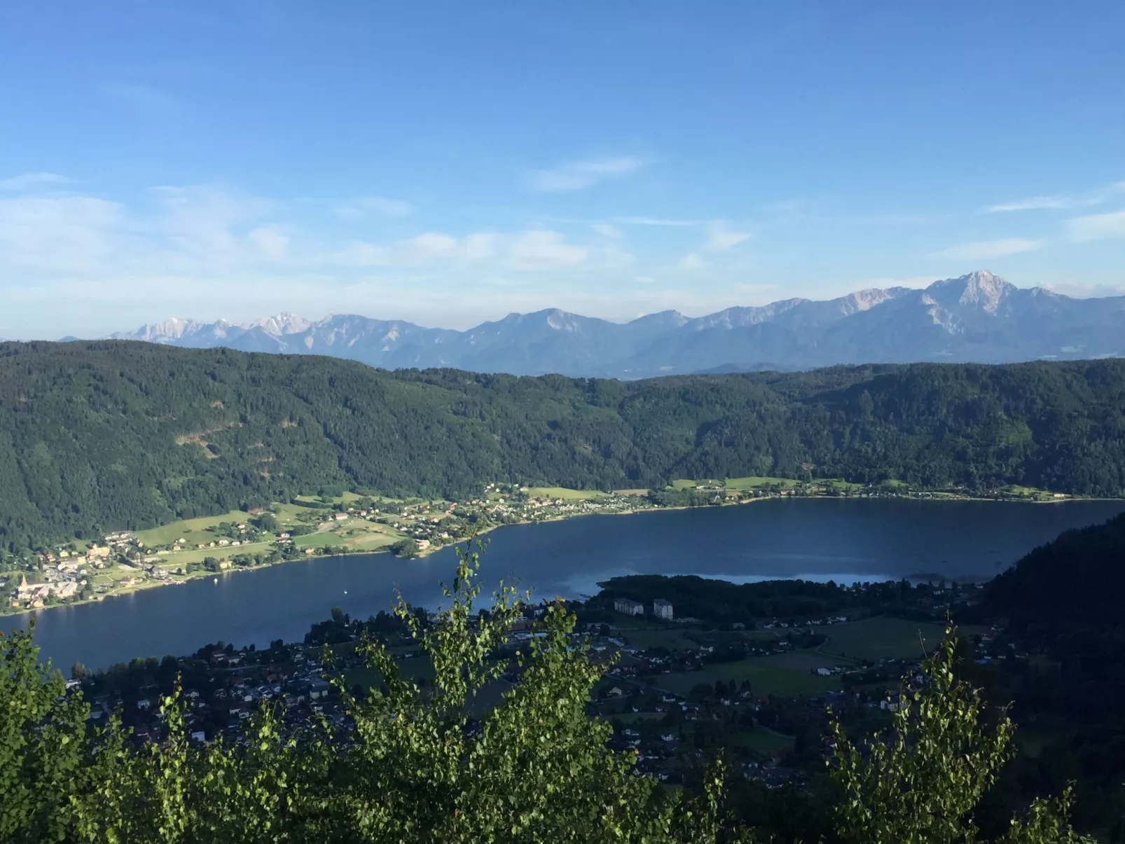 Appartement mit herrlichem Berg- und Seeblick-Buiten