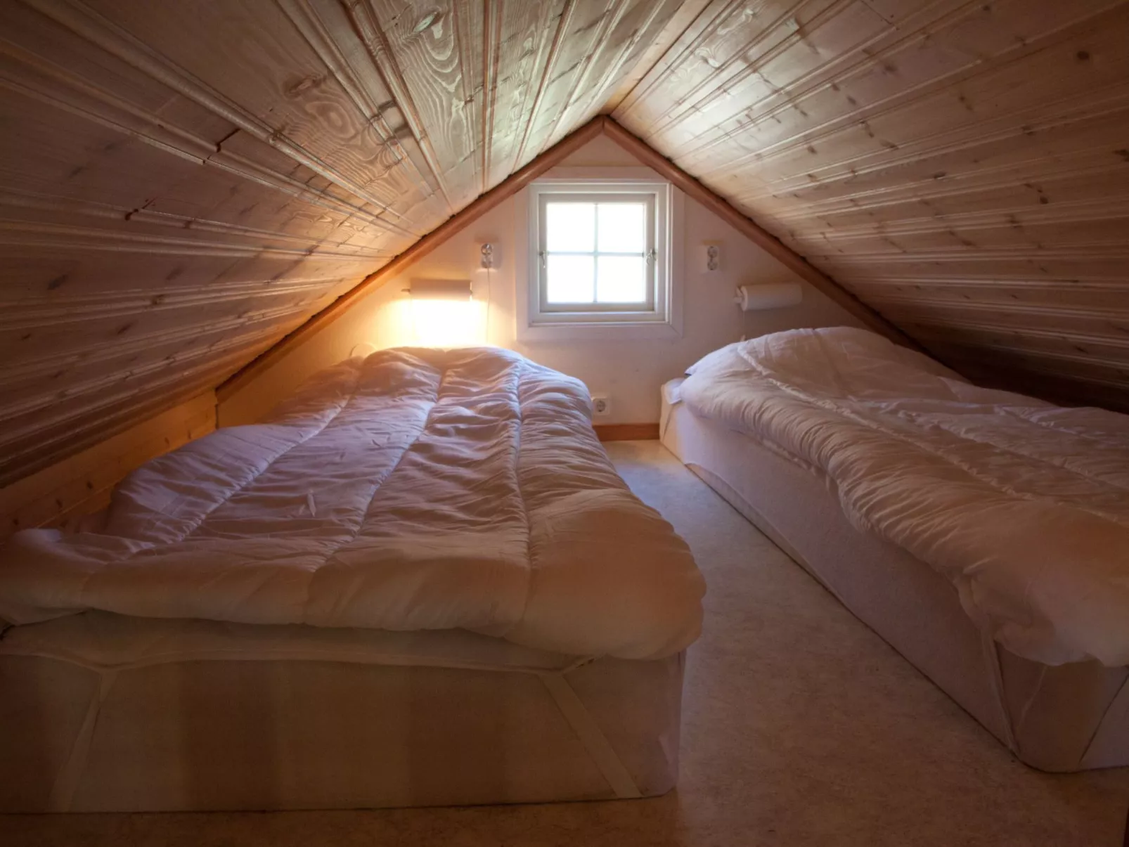 Holzhaus mit überdachter Terrasse-Binnen
