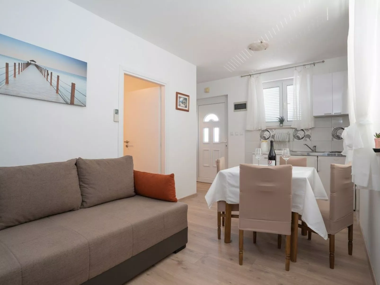 Angenehmes Apartment in Sveti Filip I Jakov mit privatem Parkplatz-Binnen