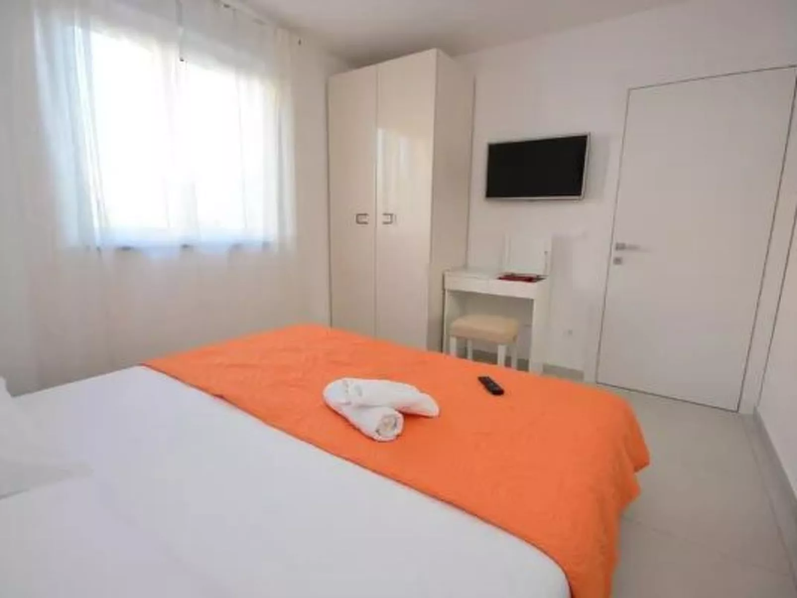 1 mit Schwimmbad und Garten-Binnen