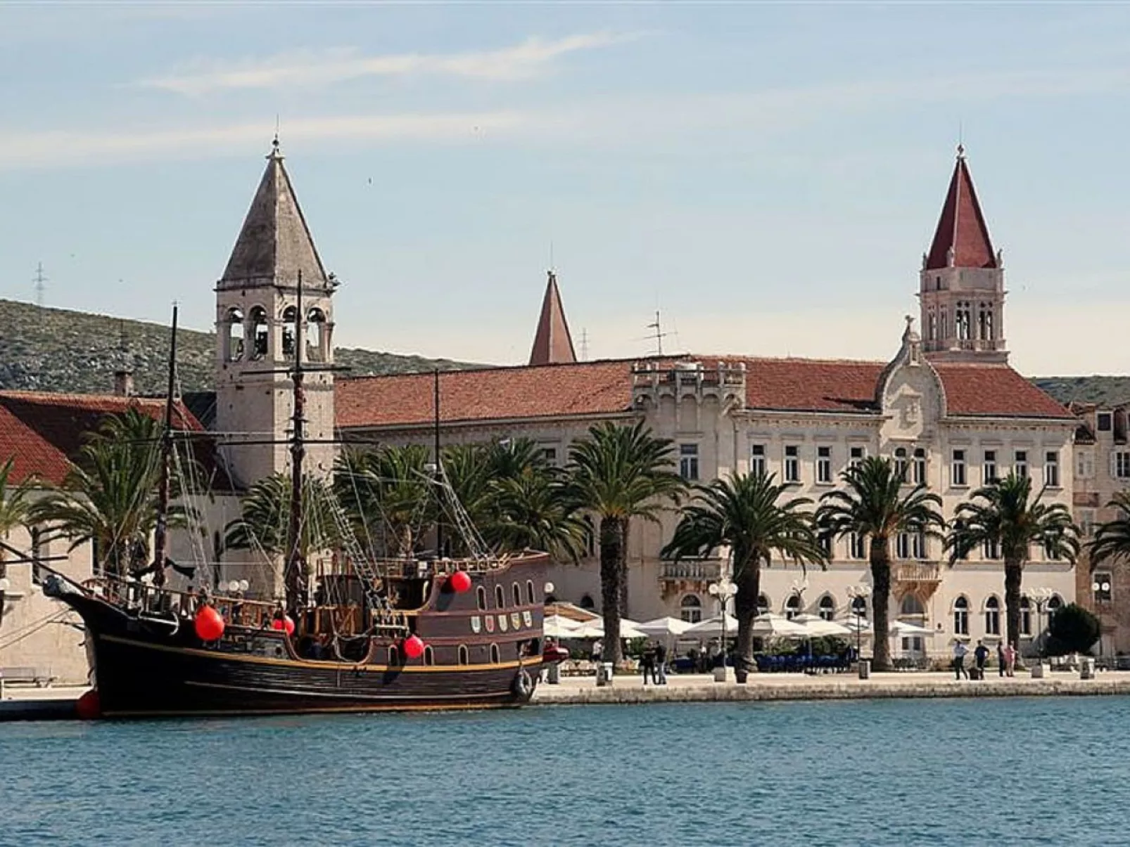 Klimatisierte Ferienwohnung in Okrug Gornji mit Gepflegtem Garten und Seeblick-Buiten