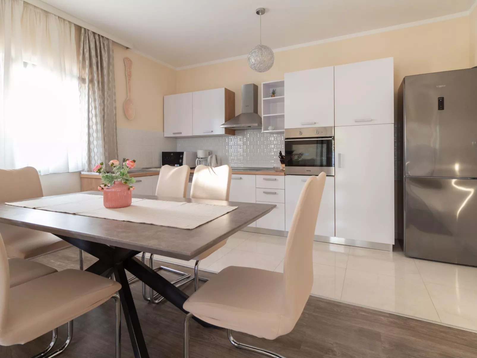 Villa mit Garten, Grill und Terrasse-Binnen