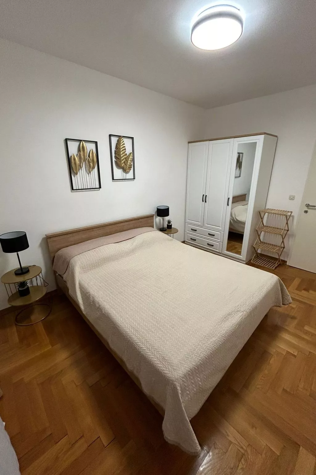 "Adele A1 erste Katze"-Binnen