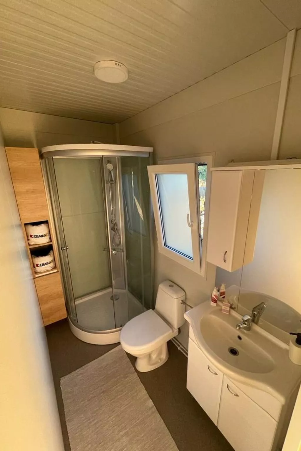 Strandhaus Danica - Ferienanlage Bain, Žut - Kornati-Binnen