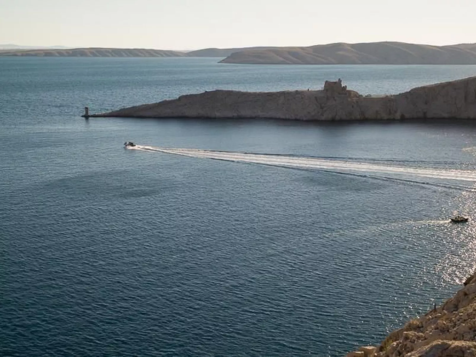 Komfortable Wohnung mit Balkon und Meerblick-Buiten