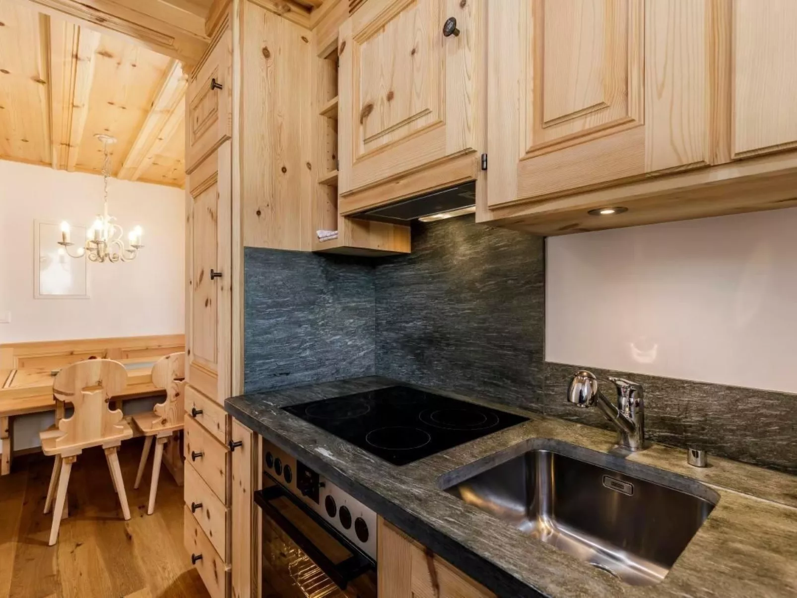 Superior Appartement Casa La Roda 2 (Madleina)-Binnen