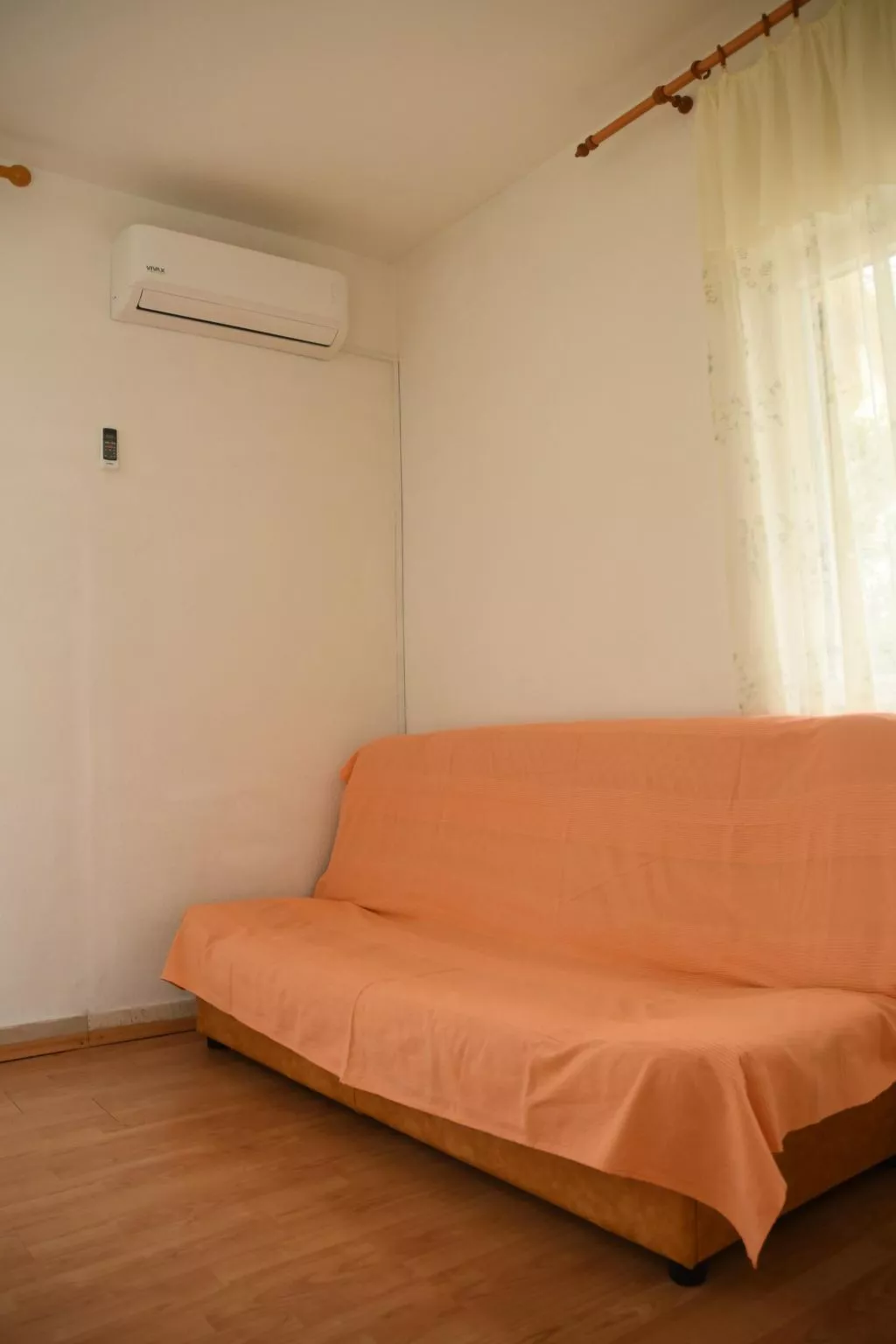 Mit Privatparkplatz-Binnen