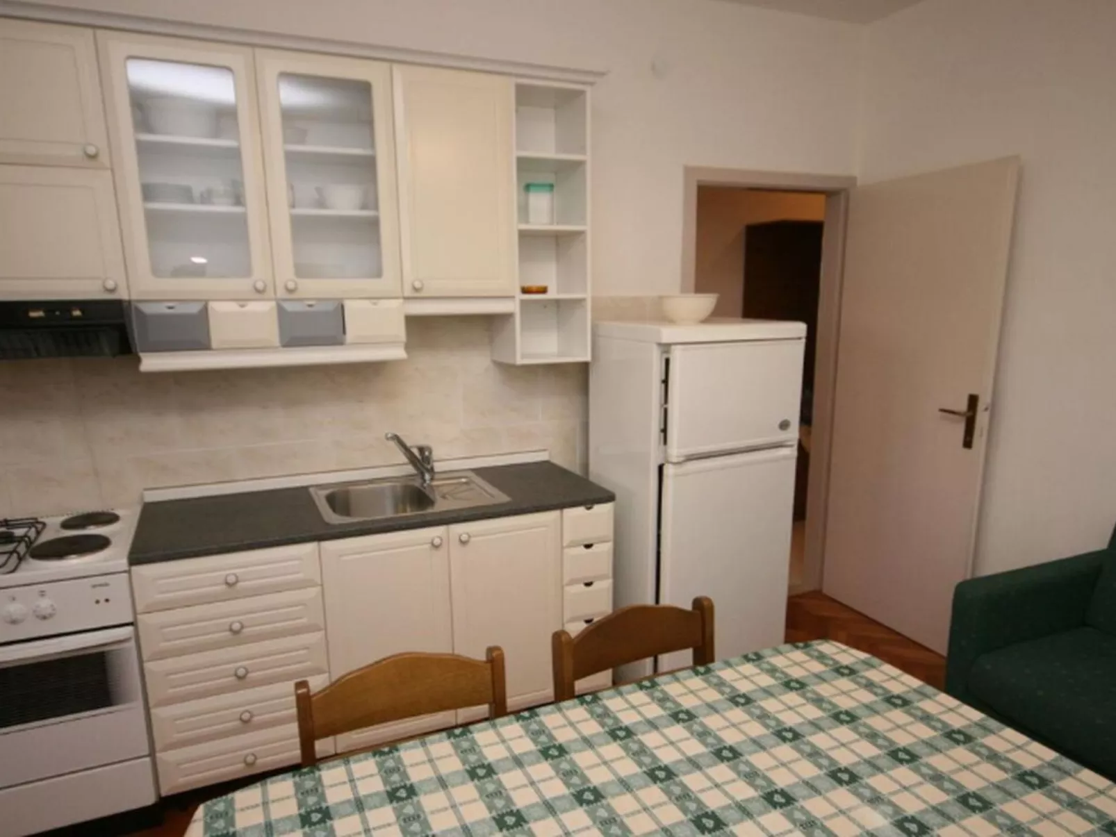 Wohnung "Blažević 2" direkt am Strand-Binnen