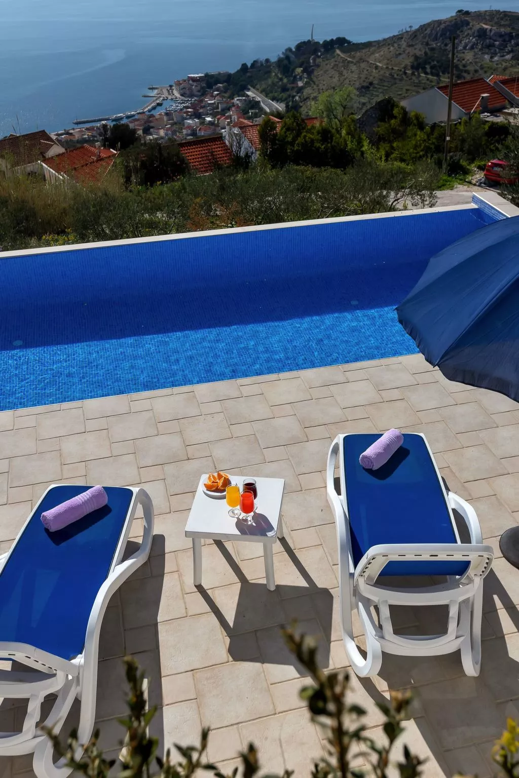 Villa "Lilly" mit Infinity-Pool-Buiten