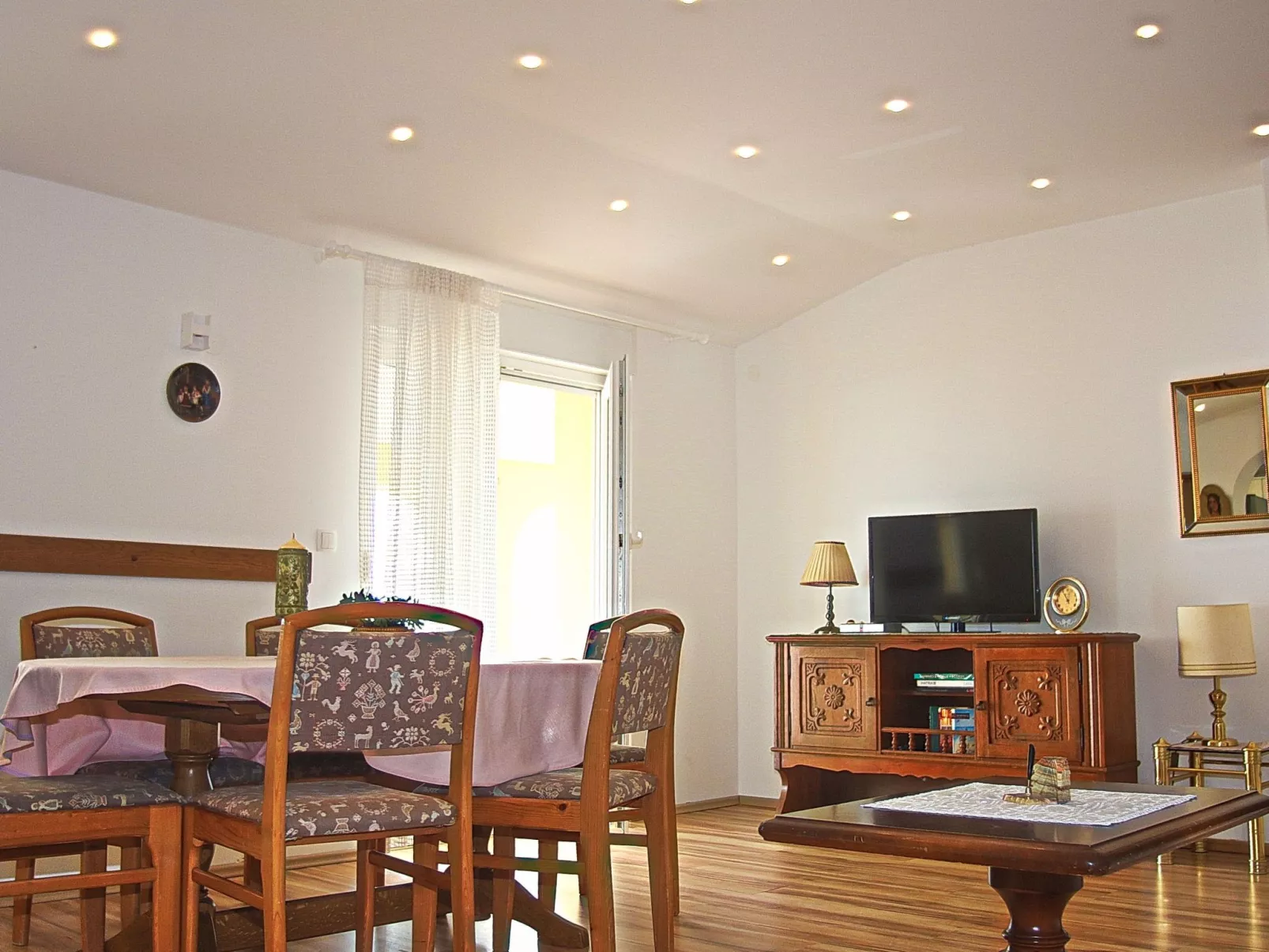 Haus La Dostana-Binnen