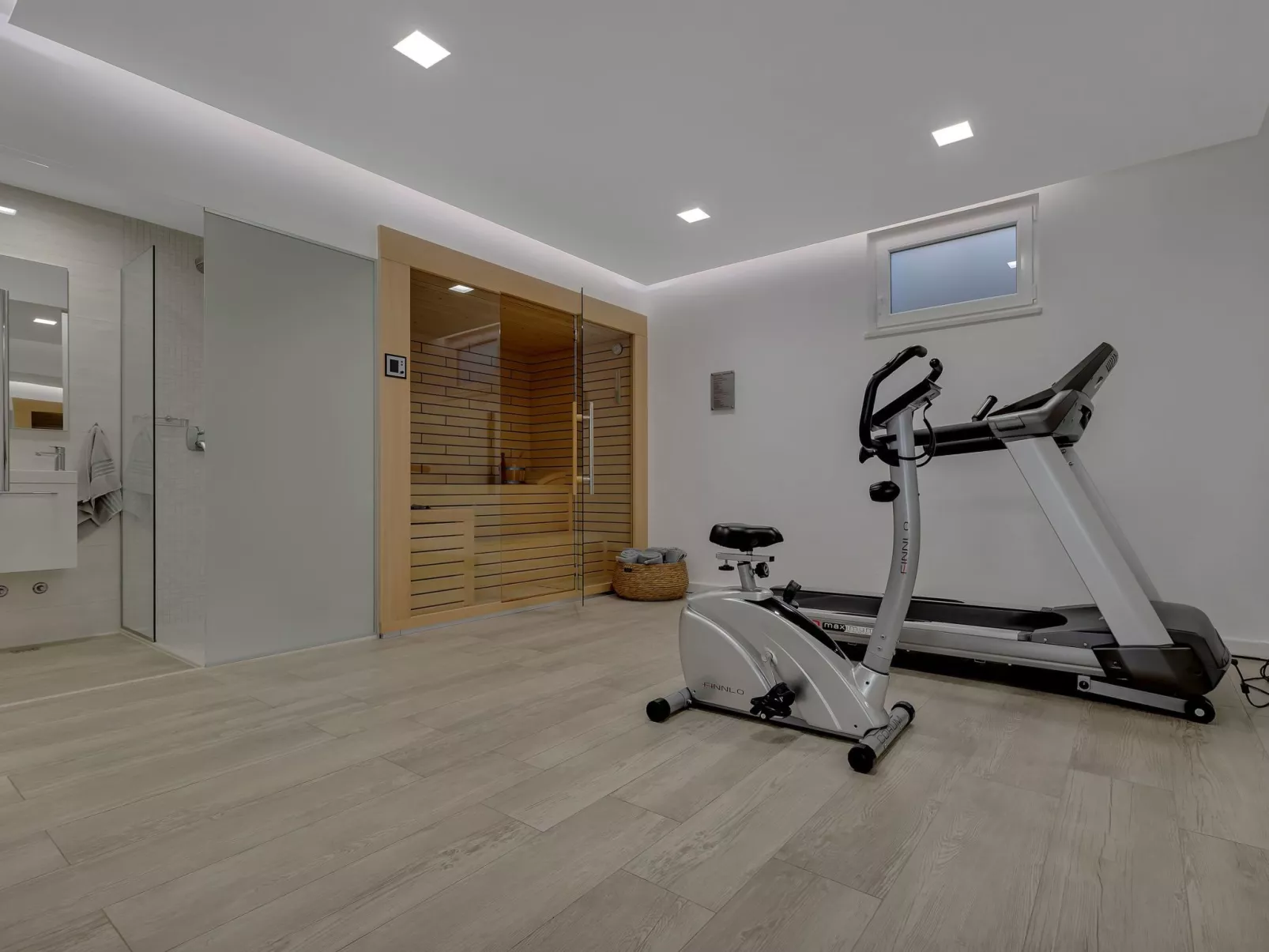 Mit Privatpool für 8 Personen  + 2 Kinder ca. 450 m&sup2; in Bast, Dalmatien (G-Binnen