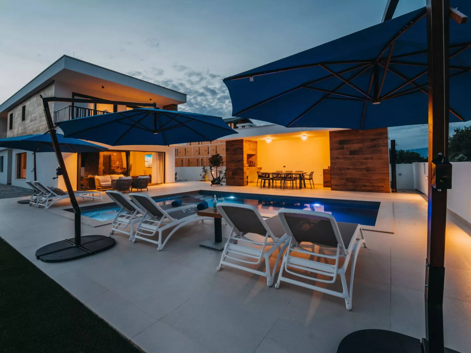 Ferienvilla "Villa Piano" mit eigenem Pool-Buiten