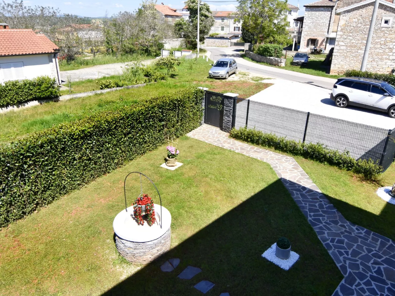 Apartment 2 in einer neuen Villa mit Pool in ruhiger Lage-Binnen