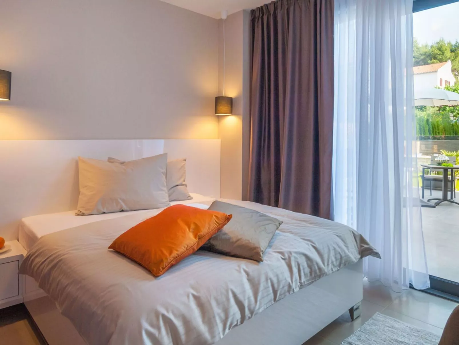 Luxuriöse Villa Rose am Strand mit Pool-Binnen