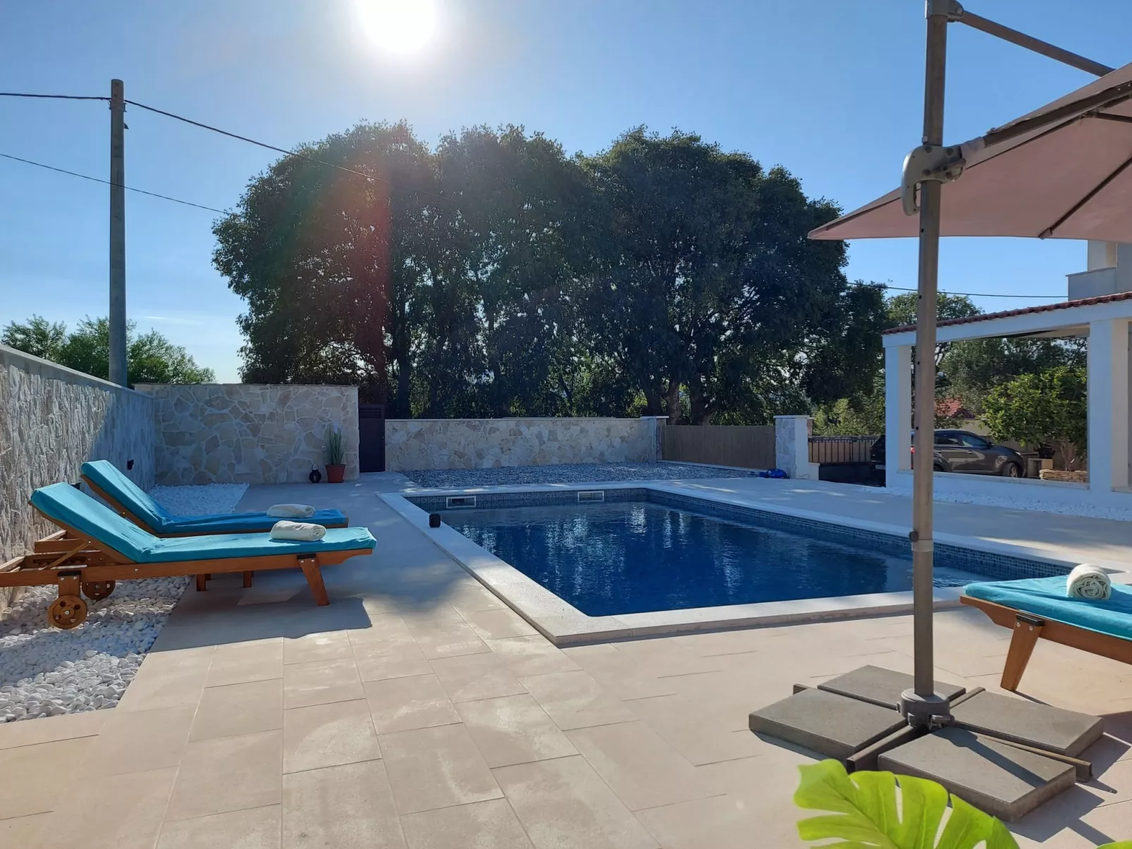 "Charmy Luna" mit Pool - Buiten