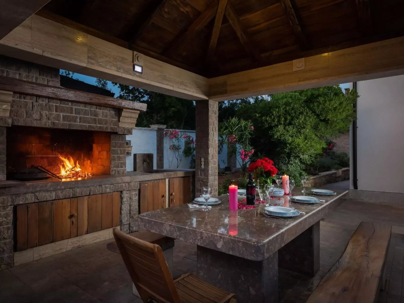 Rustikale Ferienvilla Pomalo-Buiten