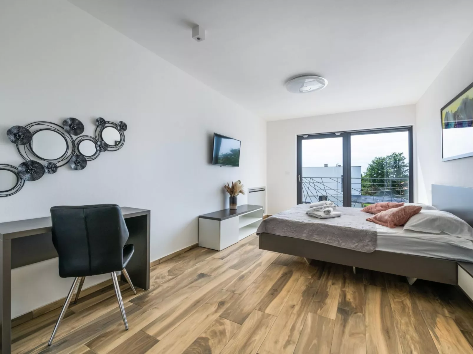 Villa EmMa mit 5 Schlafzimmern und beheiztem Pool-Image-tags.info